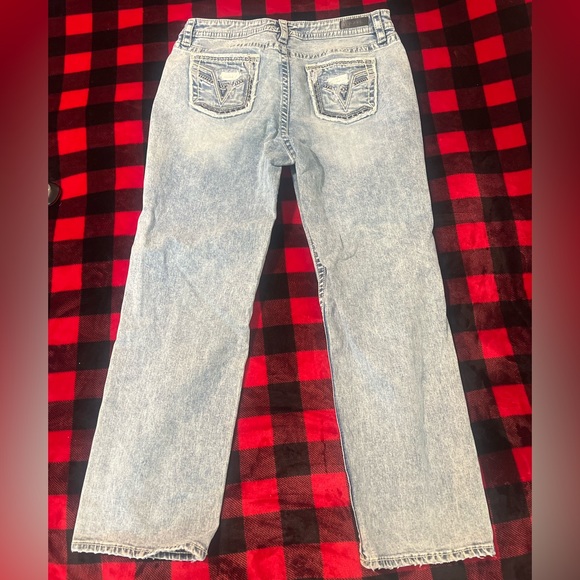Vigoss Denim - VIGOSS straight leg, light washed jeans.